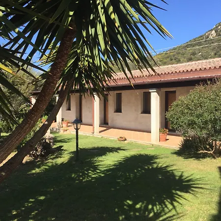 Bed & Breakfast Domo Minnannu Miriu Trudda